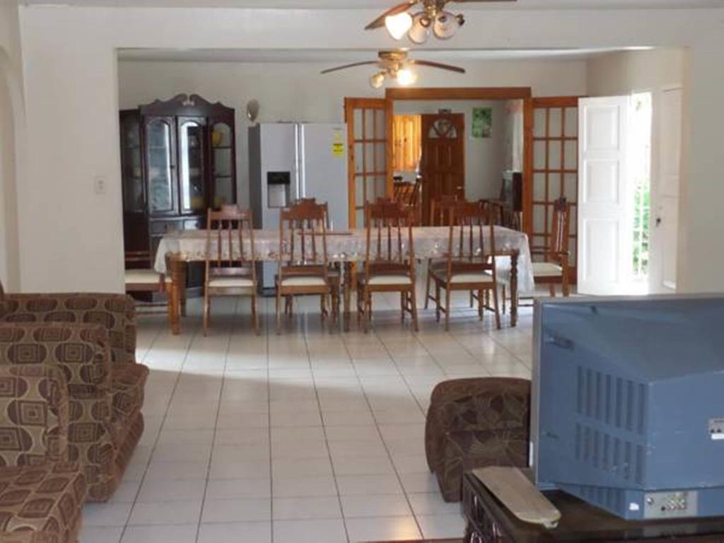 Villa Donna Inn Бухта Монтего Экстерьер фото
